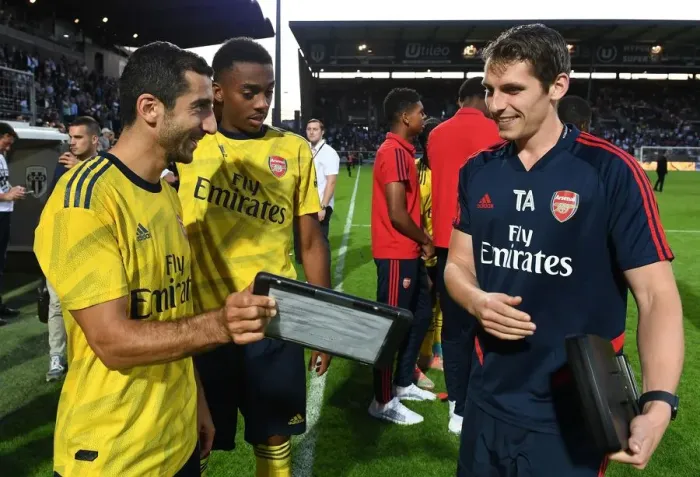 Framed Print : Arsenal Players Mkhitaryan and Willock Review Match Stats with Sports Scientist Allen Framed Print : Arsenal Players Mkhitaryan and Willock Review Match Stats with Sports Scientist Allen