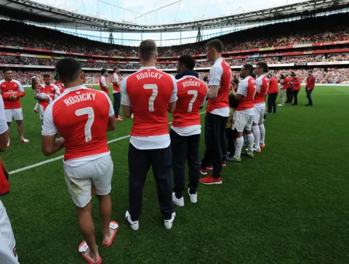 Framed Print : Arsenal Players Pay Tribute to Tomas Rosicky in Emotional Victory over Aston Villa (2015-16) Framed Print : Arsenal Players Pay Tribute to Tomas Rosicky in Emotional Victory over Aston Villa (2015-16)