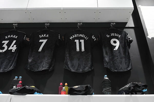 Arsenal Players Pre-Match Preparation: Bukayo Saka, Gabriel Martinelli, and Gabriel Jesus in the Dressing Room (West Ham United vs Arsenal, Premier League 2022-23)