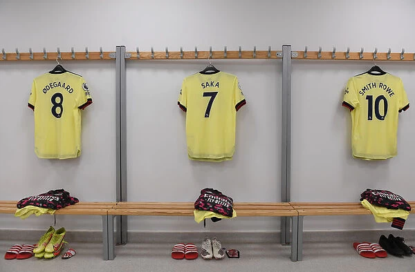 Arsenal Players Prepare in Changing Room Before Brighton Match, 2021-22 Premier League