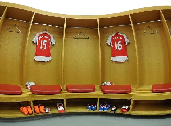 Arsenal Players Preparing for Arsenal vs. West Ham United (2015-16)