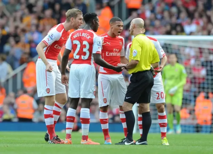 Framed Print : Arsenal Players Protest to Referee during Arsenal v Hull City Match, 2014-15 Premier League Framed Print : Arsenal Players Protest to Referee during Arsenal v Hull City Match, 2014-15 Premier League