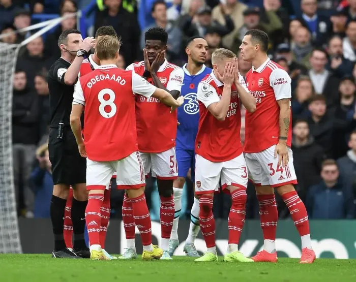 Framed Print : Arsenal Players Protest to Referee During Chelsea vs Arsenal Premier League Clash (2022-23) Framed Print : Arsenal Players Protest to Referee During Chelsea vs Arsenal Premier League Clash (2022-23)