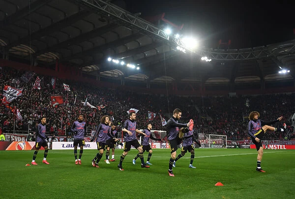 Arsenal Players Warm Up Ahead of Olympiacos Clash in Europa League