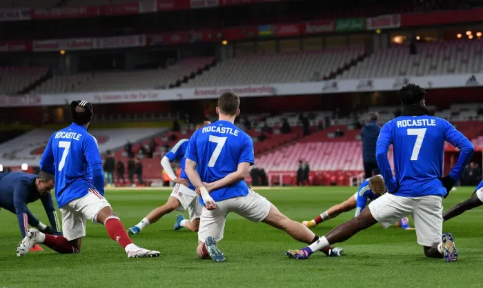 Framed Print : Arsenal Players Warm Up in David Rocastle Kits Before Arsenal vs. Liverpool (2020-21)