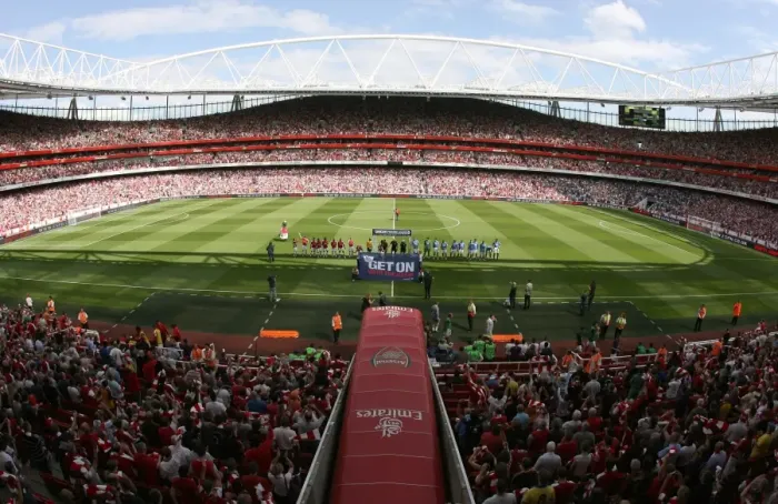 Framed Print : The Arsenal and Portsmouth Teams line up before the match