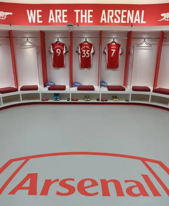 Framed Print : Arsenal: Pre-Match Focus in the Changing Room before Arsenal vs Burnley (Premier League 2021-22)