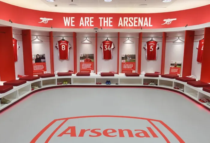 Framed Print : Arsenal: Pre-Match Focus in the Changing Room - Arsenal vs Southampton (2021-22)