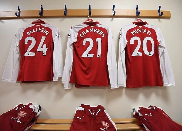 Arsenal: Pre-Match Huddle in the Changing Room (West Bromwich Albion vs. Arsenal, 2017-18)