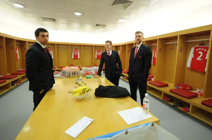 Framed Print : Arsenal: Pre-Match Huddle - Emiliano Martinez, Rob Holding, and Per Mertesacker Framed Print : Arsenal: Pre-Match Huddle - Emiliano Martinez, Rob Holding, and Per Mertesacker
