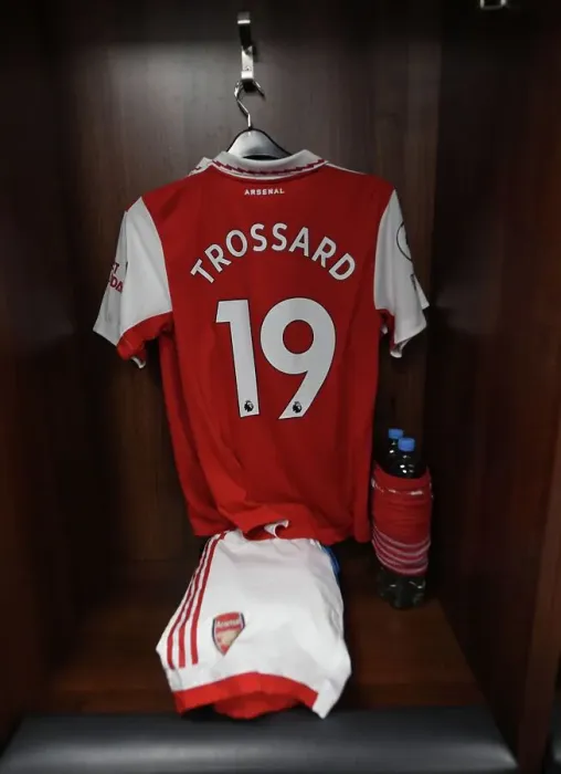 Framed Print : Arsenal: Pre-Match Preparation - Leicester City vs Arsenal, Premier League 2022-23
