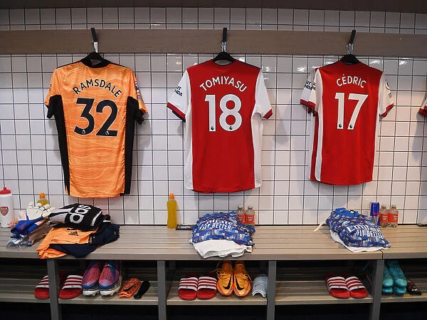 Arsenal Pre-Match: Ramsdale, Tomiyasu, and Cedric's Hanging Shirts in the Changing Room (Tottenham vs Arsenal, Premier League 2021-22)