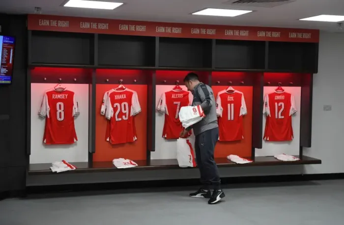 Framed Print : Arsenal: Pre-Match Tension in the Changing Room before FA Cup Semi-Final vs Manchester City