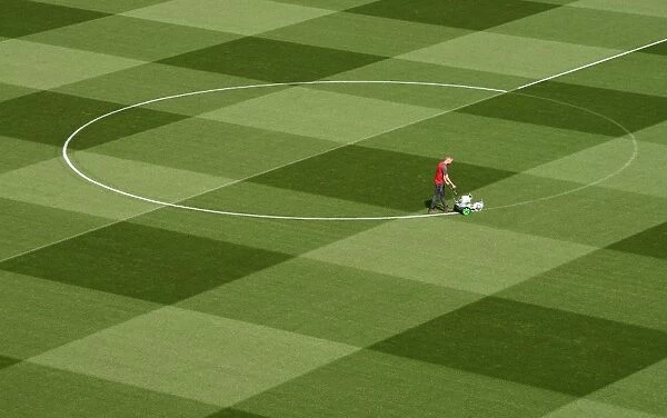 Arsenal: Preparing the Emirates Pitch for Arsenal v Leicester City (2017-18)