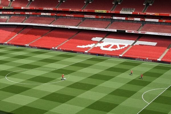 Arsenal: Preparing the Emirates Pitch for Battle - Arsenal v Leicester City (2017-18)