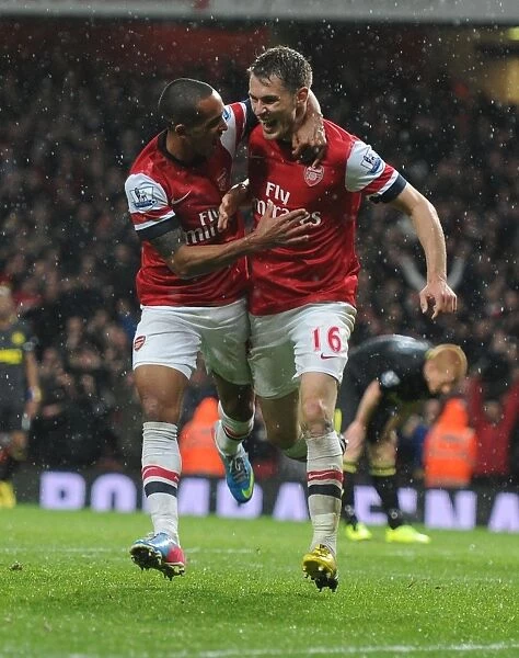 Arsenal: Ramsey and Walcott's Goal Celebration vs Wigan Athletic (2012-13)