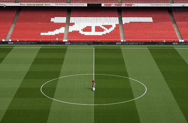 Arsenal: Readying the Emirates Pitch for Battle - Arsenal vs Leicester City (2017-18)