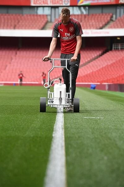 Arsenal: Readying the Emirates Pitch for Battle - Arsenal vs Leicester City (2017-18)