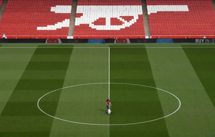 Framed Print : Arsenal: Readying the Emirates Pitch for Battle - Arsenal vs Leicester City (2017-18)