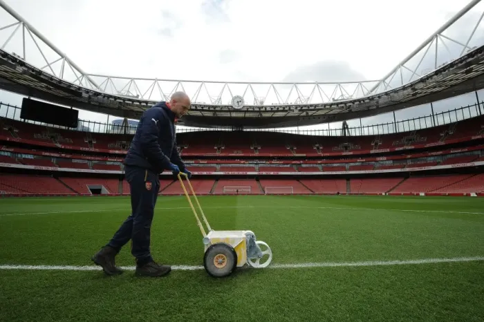 Framed Print : Arsenal: Readying the Emirates Pitch for Swansea City (2015-16)