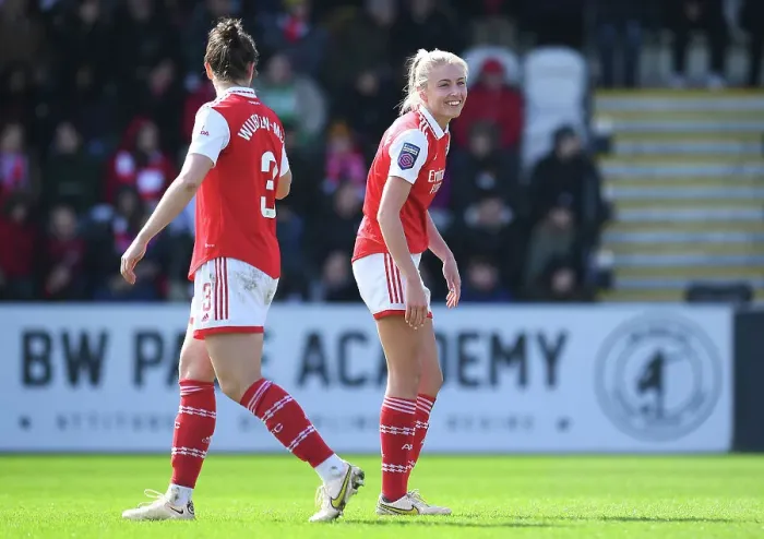 Framed Print : Arsenal Rivals: Williamson and Wubben-Moy in Intense Moment at FA Women's Super League Match