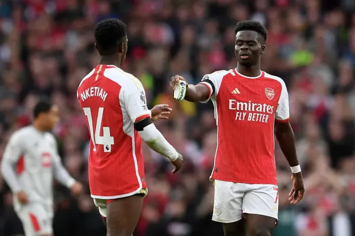 Framed Print : Arsenal: Saka Passes Captaincy to Nketiah vs Sheffield United (2023-24) Framed Print : Arsenal: Saka Passes Captaincy to Nketiah vs Sheffield United (2023-24)