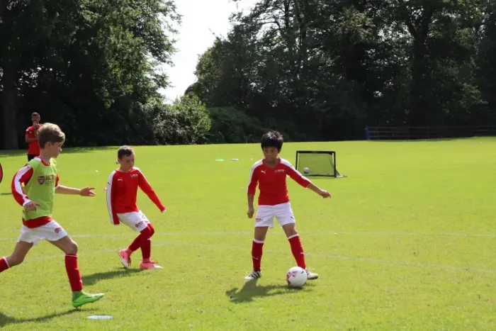 Framed Print : Arsenal Soccer School 2017: Train at Arsenal Football Club's Residential Camp Framed Print : Arsenal Soccer School 2017: Train at Arsenal Football Club's Residential Camp