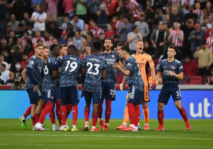 Framed Print : Arsenal Squad Before Brentford Clash in 2021-22 Premier League