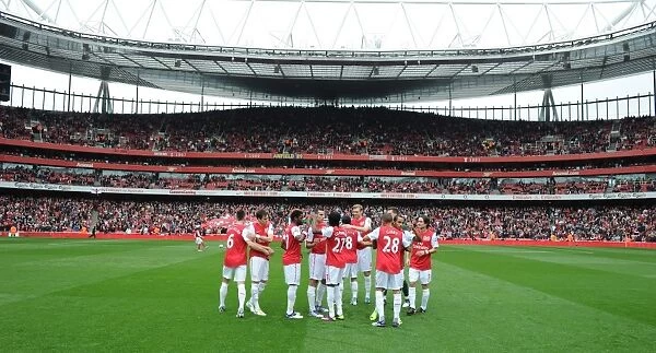 Arsenal Squad Gathers Before Arsenal vs. Sunderland (2011-12 Premier League)