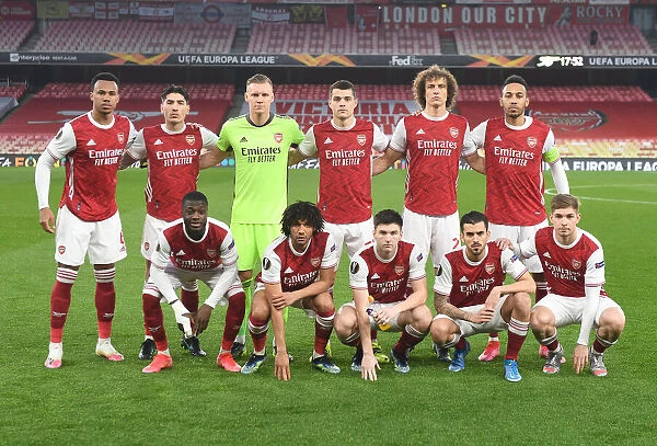 Arsenal Squad Gathers Before Empty Emirates Stadium for Europa League Clash against Olympiacos