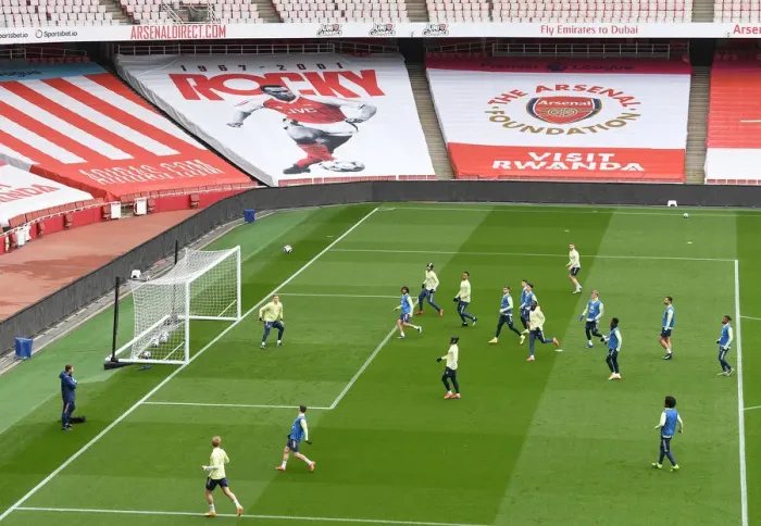 Framed Print : Arsenal Squad Training: Emirates Stadium Gears Up for Arsenal vs Liverpool, Premier League 2021 - Behind Closed Doors