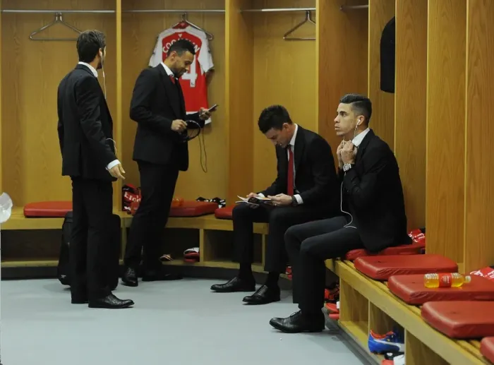 Framed Print : Arsenal Squad Unity: A Glimpse into the Home Changing Room before Arsenal vs. Everton (2015 / 16) Framed Print : Arsenal Squad Unity: A Glimpse into the Home Changing Room before Arsenal vs. Everton (2015 / 16)