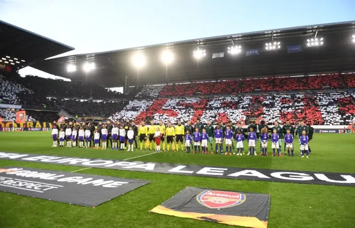 Framed Print : Arsenal and Stade Rennais Face Off in Europa League Round of 16: First Leg