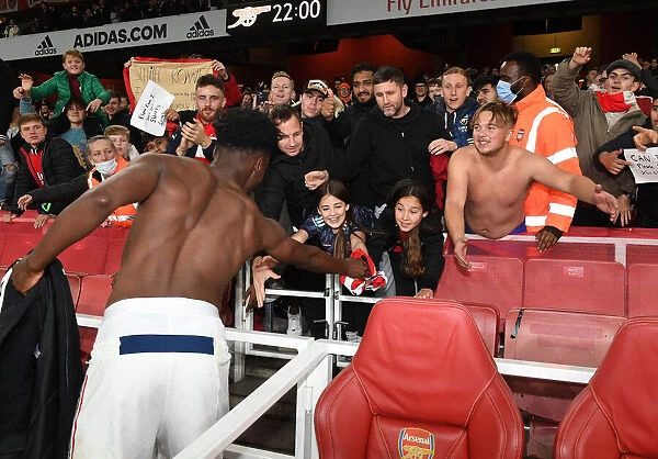 Arsenal Star Sambi Lets Young Fan Keep His Jersey After Match vs Aston Villa