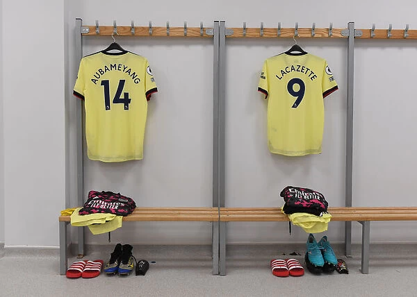 Arsenal Stars Aubameyang and Lacazette Prepare for Brighton Clash (2021-22)