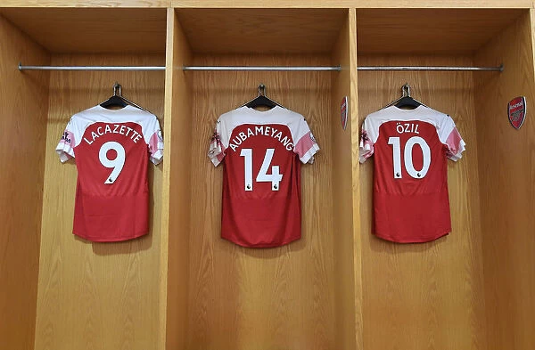 Arsenal Stars: Lacazette, Ozil, and Aubameyang Prepare for Battle against Burnley (2018-19)
