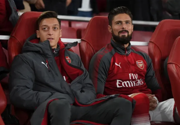 Framed Print : Arsenal Stars Mesut Ozil and Olivier Giroud Before Match vs West Bromwich Albion (2017-18) Framed Print : Arsenal Stars Mesut Ozil and Olivier Giroud Before Match vs West Bromwich Albion (2017-18)