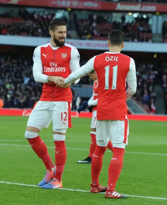 Framed Print : Arsenal Stars Olivier Giroud and Mesut Ozil Before Arsenal v West Bromwich Albion, Premier League 2016-17 Framed Print : Arsenal Stars Olivier Giroud and Mesut Ozil Before Arsenal v West Bromwich Albion, Premier League 2016-17