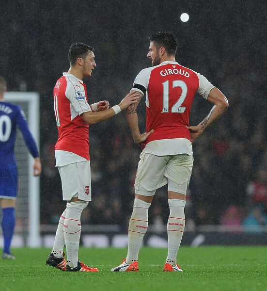 Arsenal Stars Ozil and Giroud: Pre-Match Focus at Emirates Stadium (2015 / 16)