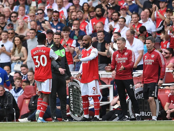 Arsenal Substitute Eddie Nketiah Exits as Alexandre Lacazette Prepares to Enter: Arsenal v Everton, Premier League 2021-22