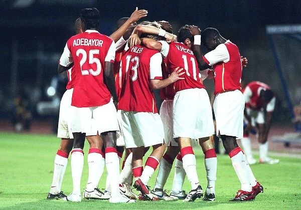 The Arsenal team celebrate the 2nd goal, scored by Robin van Persie