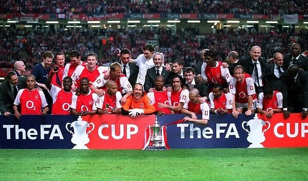 The Arsenal team with the FA Cup Trophy. Arsenal 1:0 Southampton. The F