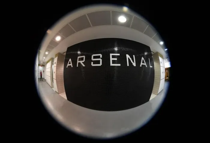Framed Print : Arsenal Team Huddle: Unity Before Battle - Arsenal vs Fulham (2018-19)
