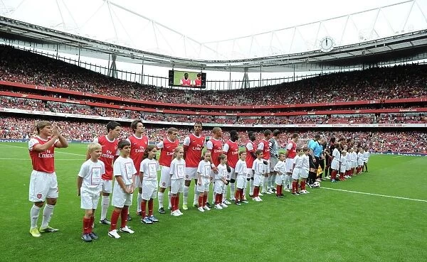 Arsenal team line up before the match. Arsenal 1:1 AC Milan. Emirates Cup, pre season