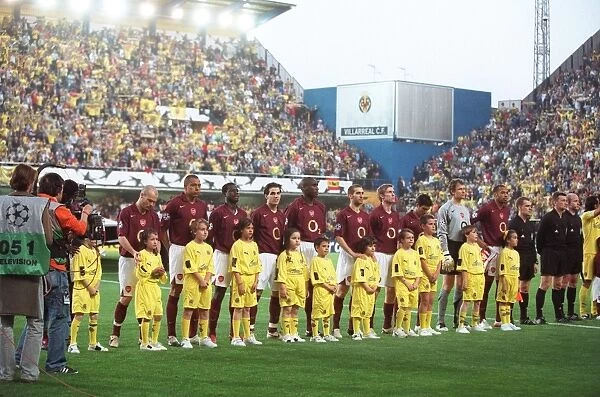The Arsenal team line up before the match. Villarreal 0: 0 Arsenal