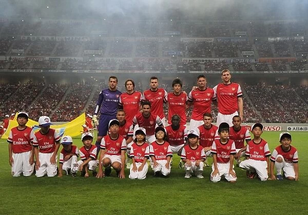 Arsenal team plus mascots. Nagoya Grampus 1:3 Arsenal. Pre Season Friendly. Arsenal