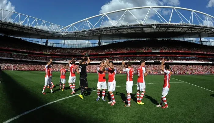 Framed Print : Arsenal Team: Pre-Match Huddle vs AS Monaco, Emirates Cup 2014