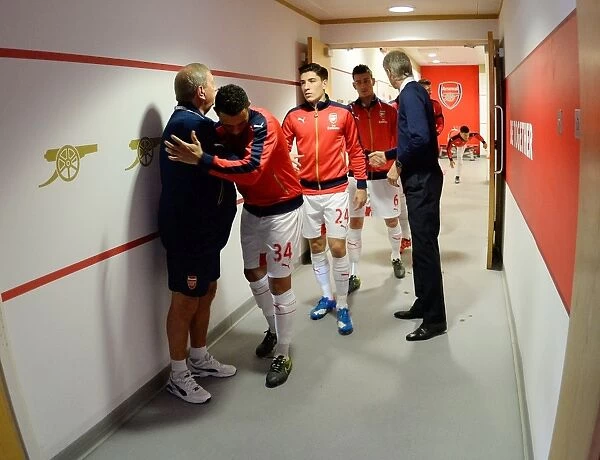 Arsenal: A Team United - Coquelin and Kit Man Vic Akers Heartwarming Embrace Before Arsenal v Everton (2015 / 16)