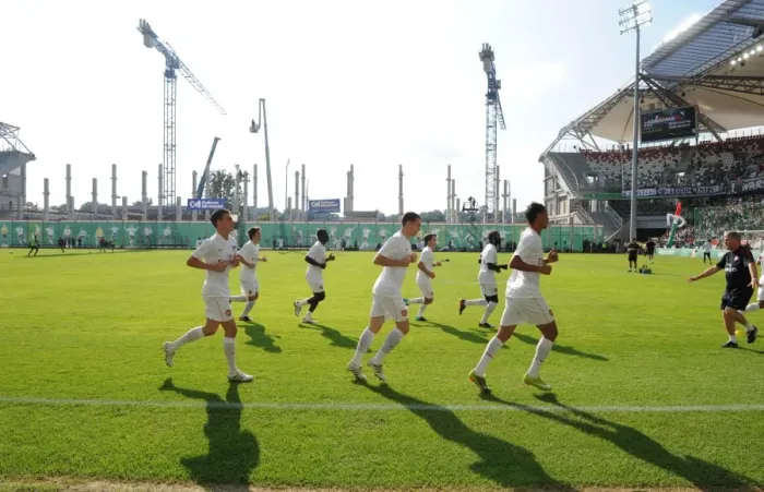 Framed Print : Arsenal Team Warm-Up Before 5-6 Victory Against Legia Warsaw, Warsaw 2010