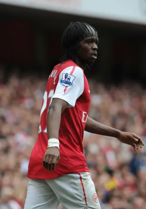 Framed Print : Arsenal Thrash Bolton 3-0: Gervinho Shines in Premier League Victory